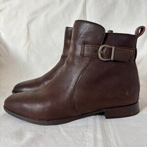Born Dark Brown Leather Flat Heel Ankle Boots w/Strap & Buckle Detail Size 8.5M